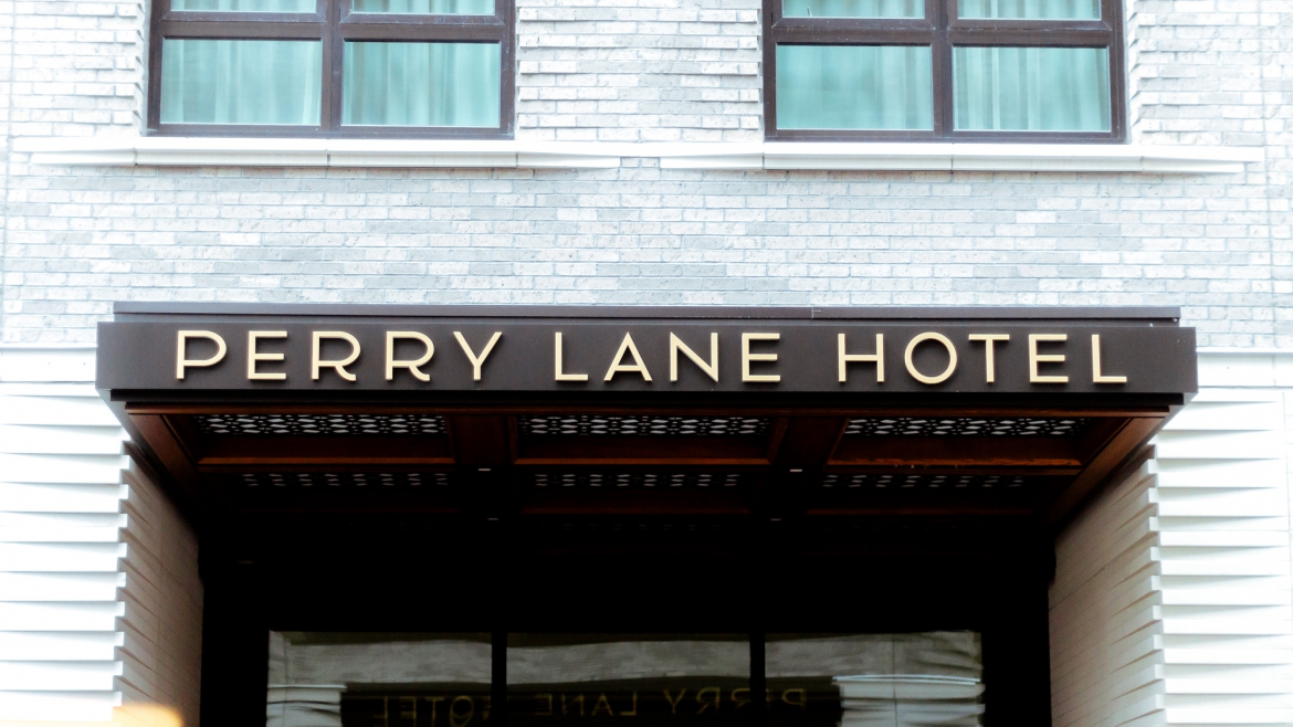 perry-lane-hotel-hotel-entrance-savannah-georgia