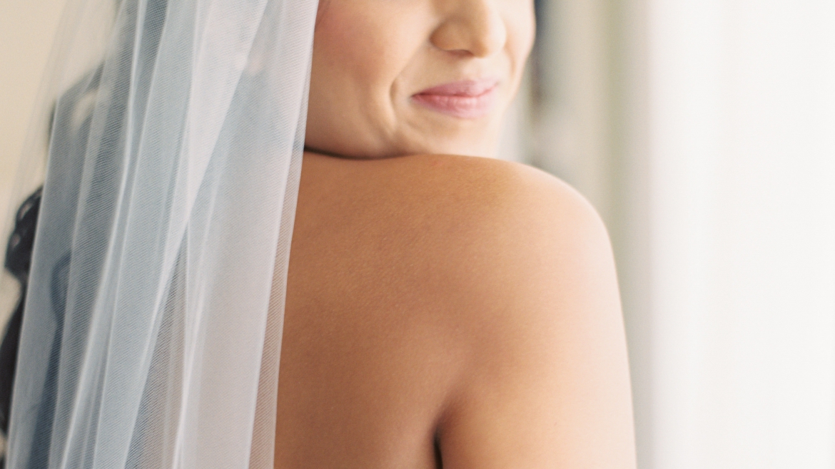 wedding-bride-lace-veil